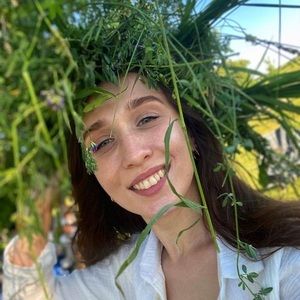 Meet your Posher, Анна